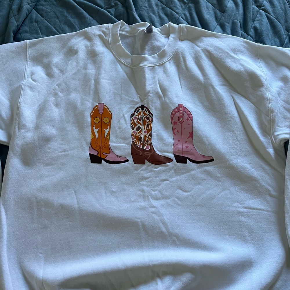 Gildan White cowgirl Sweatshirt